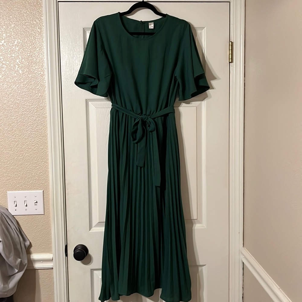 Large Green Chiffon Pleated Dress